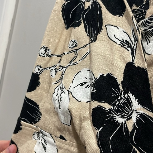 Dotti Black & Beige Floral Jumpsuit adjustable straps and zipper closure - Picture 5 of 9